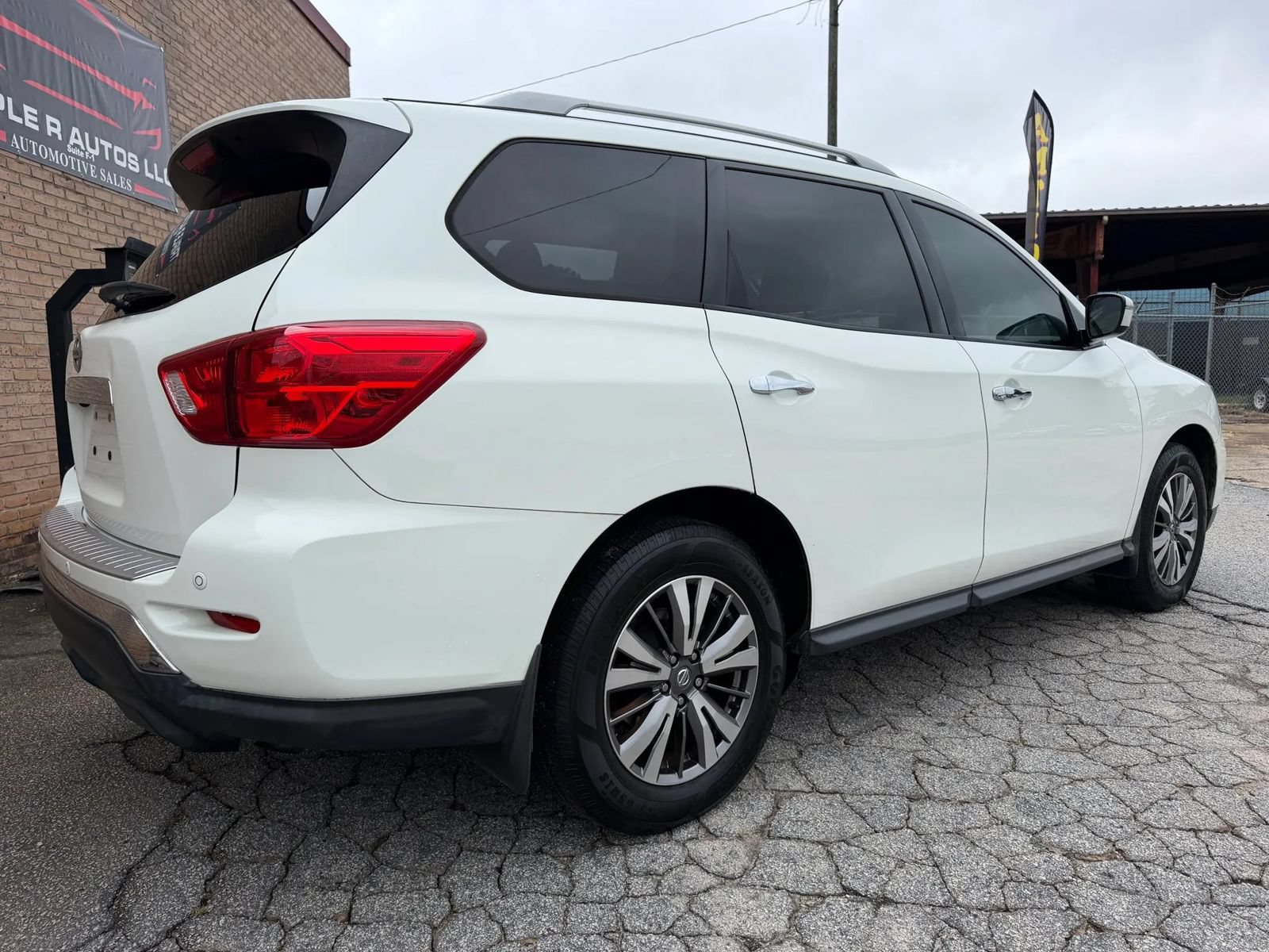 Used 2020 Nissan Pathfinder S FWD image 7