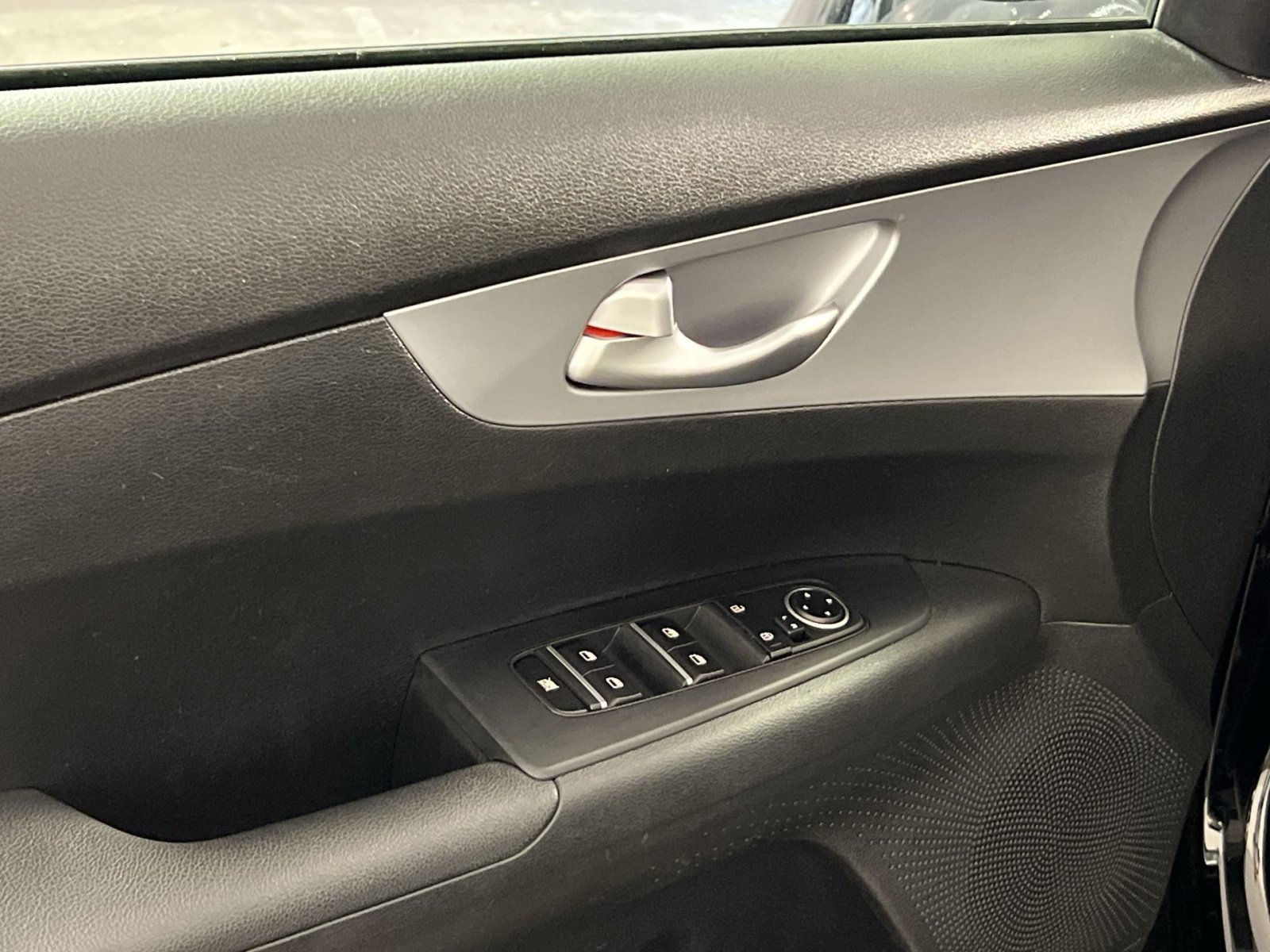 Used 2023 Kia Forte LXS FWD image 15