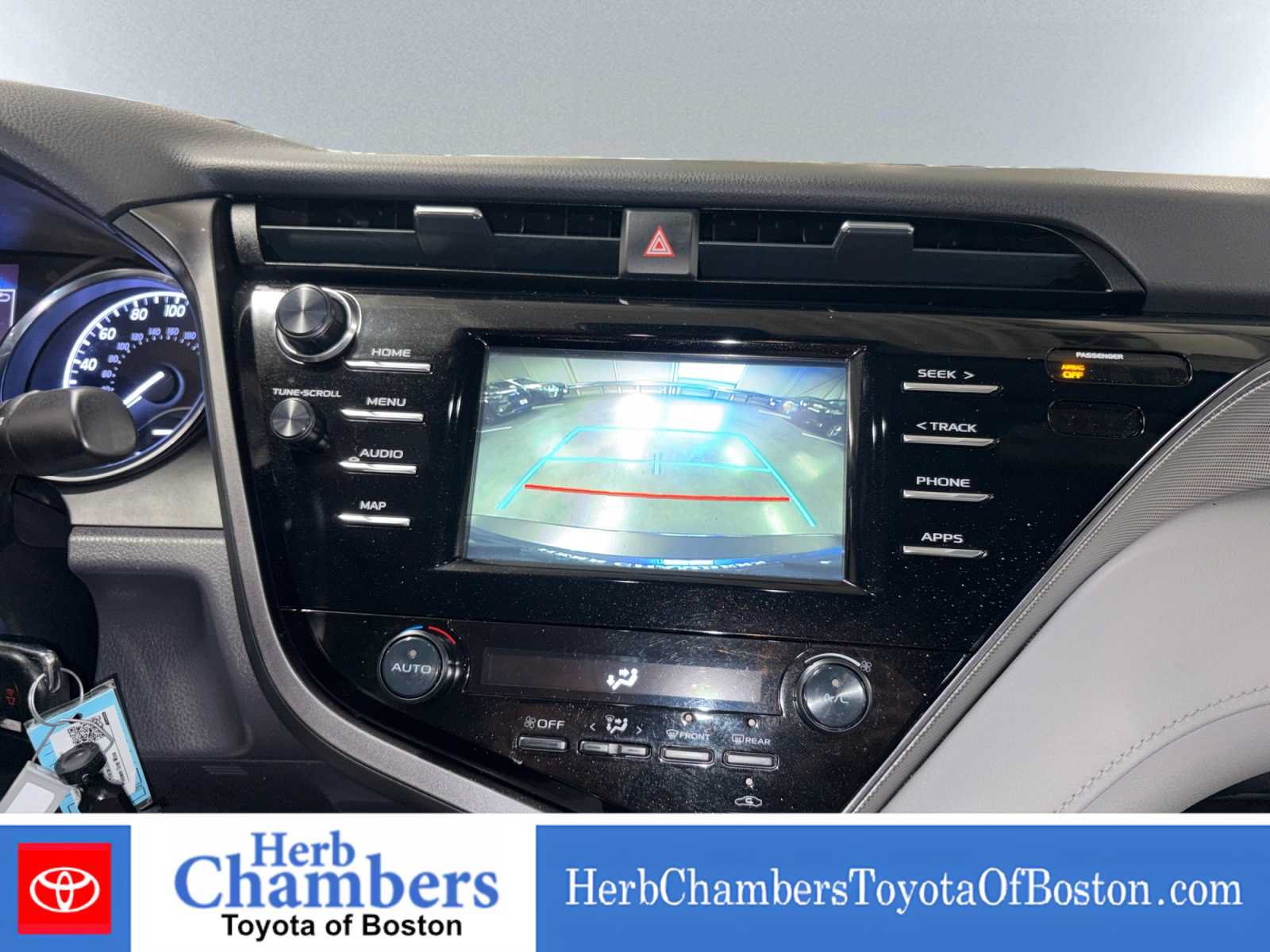 Used 2019 Toyota Camry SE FWD image 13