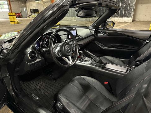 Used 2019 MAZDA MX-5 Miata RF Grand Touring RWD image 26