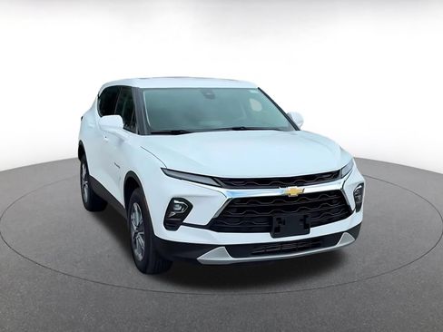 Used 2026 Chevrolet Blazer LT AWD/4WD image 3