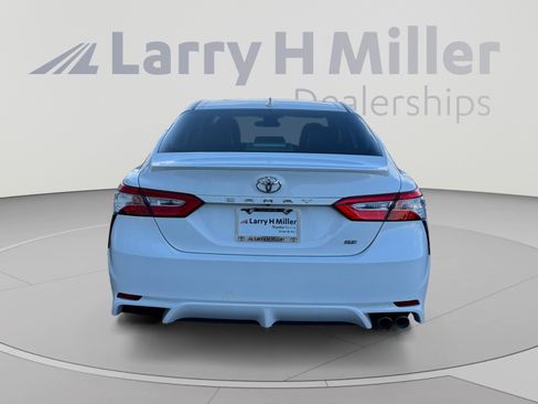 Used 2020 Toyota Camry SE FWD image 4