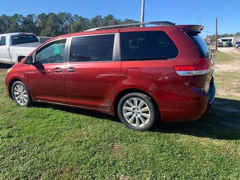 Used 2011 Toyota Sienna Limited image 4