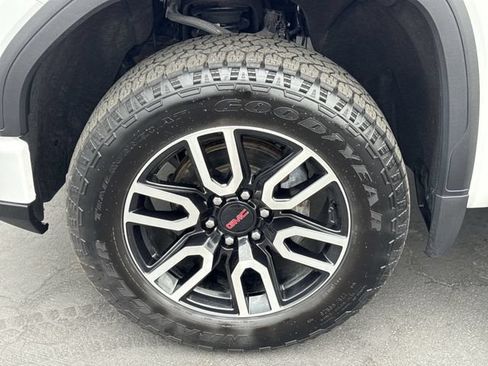 Used 2025 GMC Sierra 1500 AT4 w/ AT4 Premium Package AWD/4WD image 34