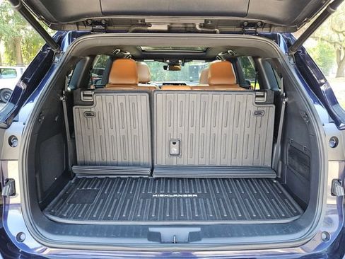 Used 2022 Toyota Highlander Platinum FWD image 13