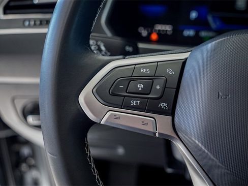 Used 2022 Volkswagen Tiguan SE image 17