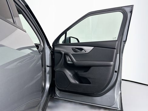 Used 2025 Chevrolet Blazer LT image 32