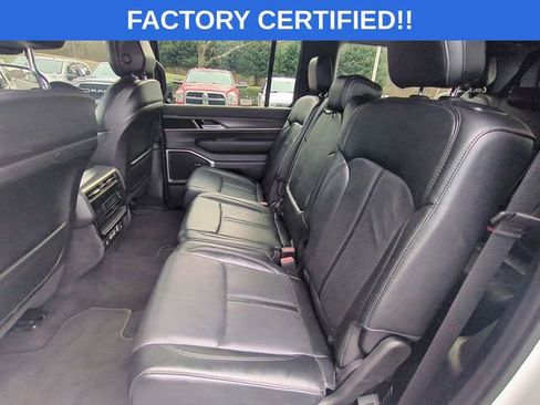 Certified 2024 Jeep Wagoneer Series II w/ Flexible Seating Group image 30