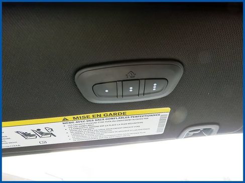 Used 2025 Chrysler Pacifica Limited FWD image 23