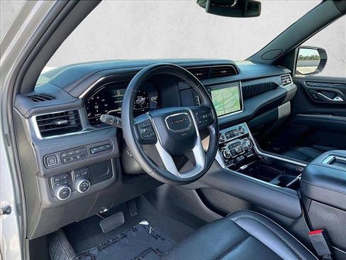 Used 2023 GMC Yukon XL Denali AWD/4WD image 14