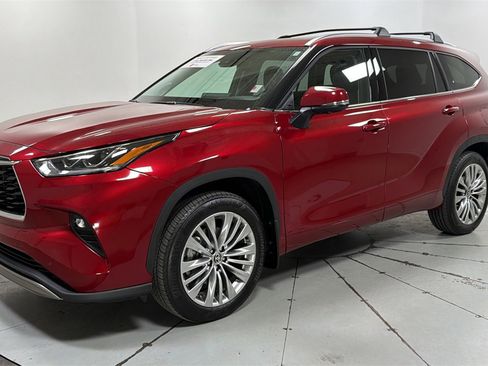 Certified 2025 Toyota Highlander Platinum image 1