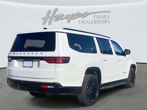 Certified 2024 Jeep Wagoneer L Series II w/ Convenience Group I image 3