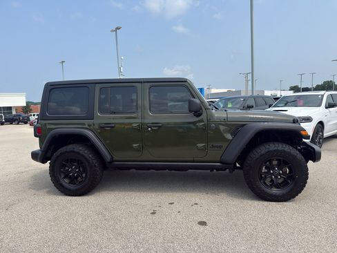 Used 2024 Jeep Wrangler Unlimited Sport AWD/4WD image 4