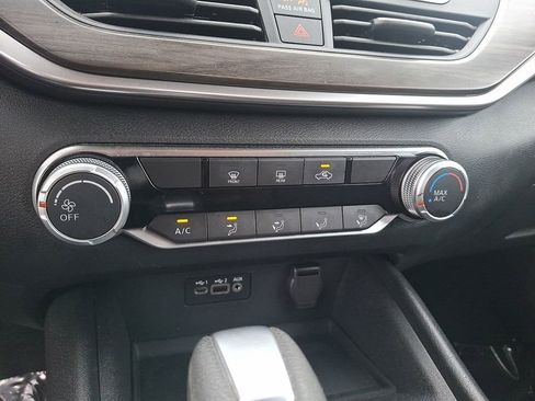 Used 2025 Nissan Altima 2.5 SV image 17