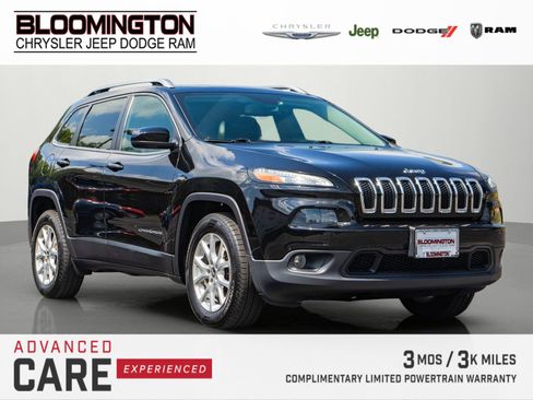 Used 2017 Jeep Cherokee Latitude w/ Cold Weather Group AWD/4WD image 1