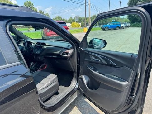 Used 2022 Chevrolet TrailBlazer RS FWD image 15
