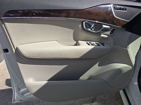 Used 2019 Volvo XC90 T6 Momentum w/ Protection Package Premier image 38