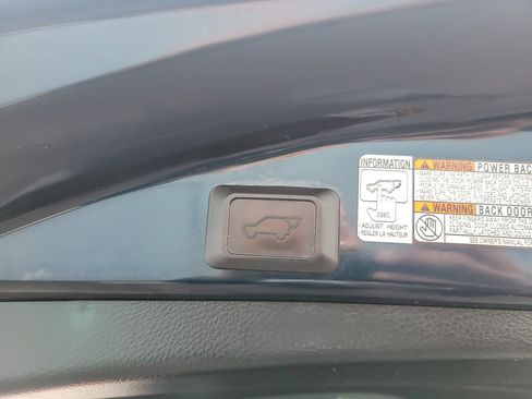 Used 2017 Toyota RAV4 Platinum image 19