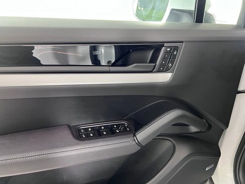 Certified 2024 Porsche Cayenne AWD/4WD image 27
