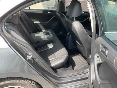 Used 2018 Volkswagen Jetta SE FWD image 16