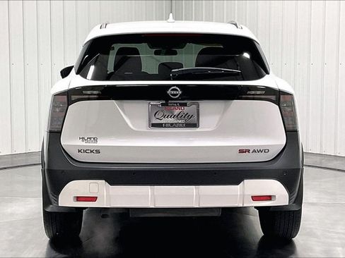 Used 2025 Nissan Kicks SR AWD/4WD image 4