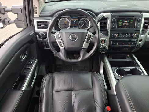 Used 2019 Nissan Titan PRO-4X w/ Pro-4x Convenience Package AWD/4WD image 11