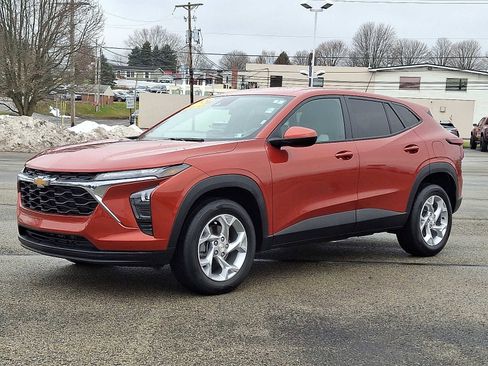 Certified 2024 Chevrolet Trax LS w/ LS Convenience Package image 3