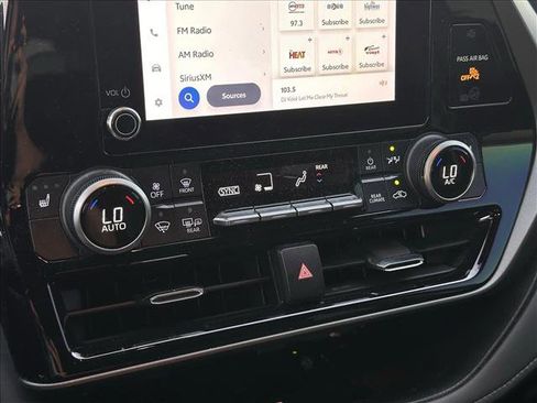 Used 2023 Toyota Highlander XLE image 15