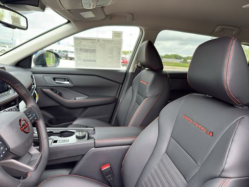 New 2026 Nissan Rogue SV AWD/4WD image 25