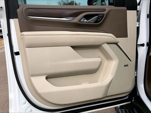 Used 2021 GMC Yukon XL Denali w/ Denali Premium Package image 21