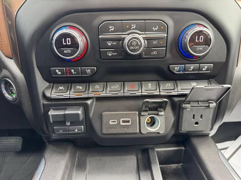 Used 2021 Chevrolet Silverado 1500 High Country w/ Technology Package RWD image 23