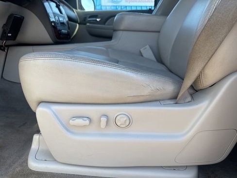 Used 2008 Chevrolet Suburban LTZ w/ LTZ Preferred Equipment Group AWD/4WD image 18