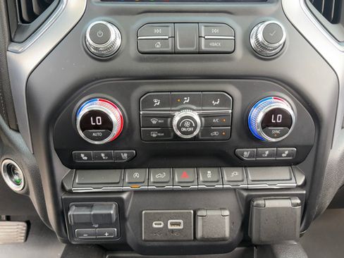 Used 2021 GMC Sierra 1500 SLT w/ SLT Premium Package AWD/4WD image 18