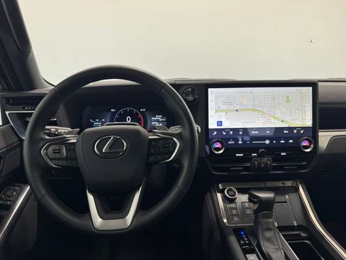 Used 2024 Lexus GX 550 image 3