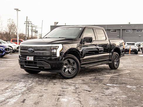Used 2022 Ford F150 Lightning Lariat image 2