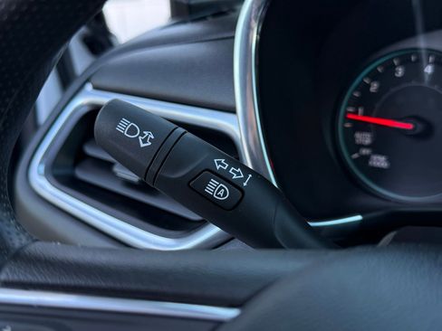 Used 2020 Chevrolet Equinox LT image 46