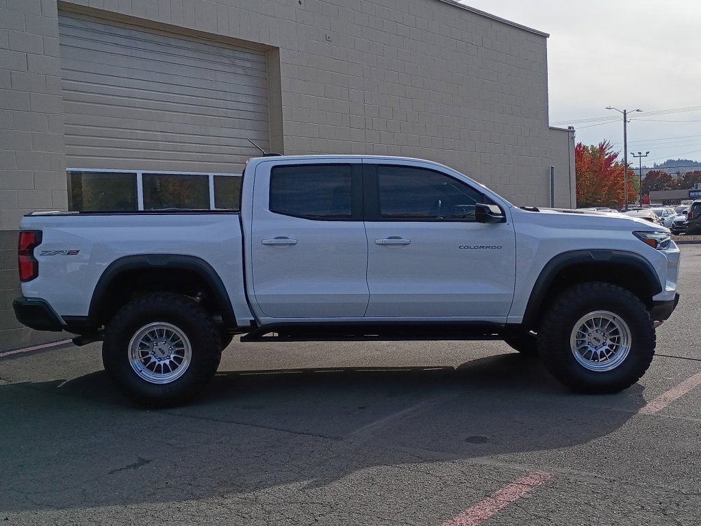 Used 2026 Chevrolet Colorado ZR2 w/ Technology Package AWD/4WD image 3