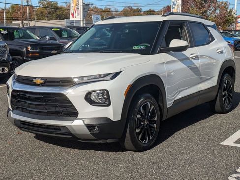 Used 2022 Chevrolet TrailBlazer LT w/ Convenience Package image 3