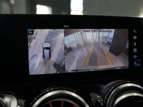 Used 2023 Mercedes-Benz GLB 250 4MATIC image 37