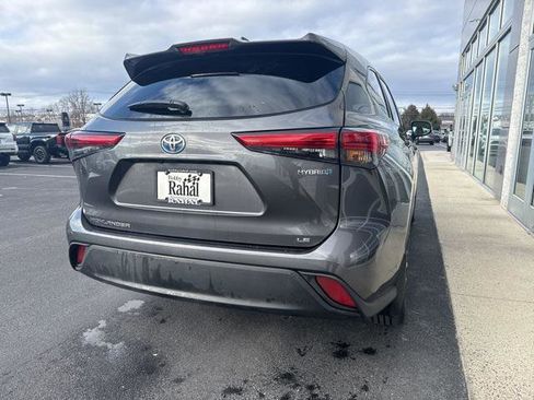 Certified 2022 Toyota Highlander LE image 4