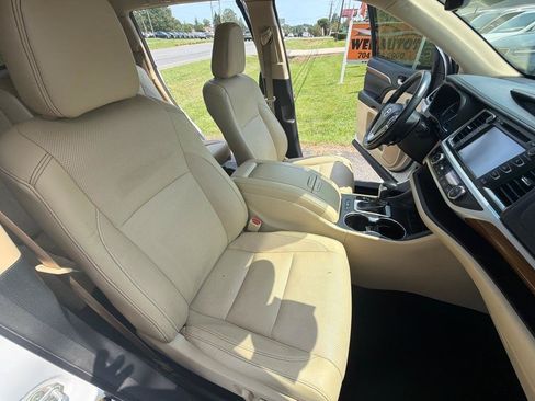 Used 2018 Toyota Highlander Limited FWD image 26