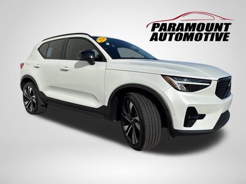 Used 2024 Volvo XC40 B5 Plus w/ Climate Package image 3