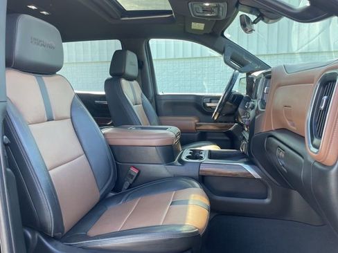 Used 2022 Chevrolet Silverado 1500 High Country w/ Technology Package AWD/4WD image 16