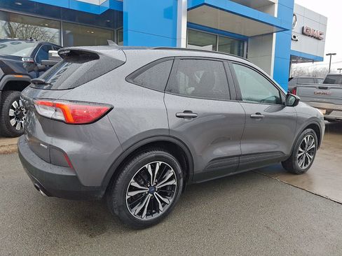 Used 2022 Ford Escape SE w/ SE Sport Appearance Package image 6