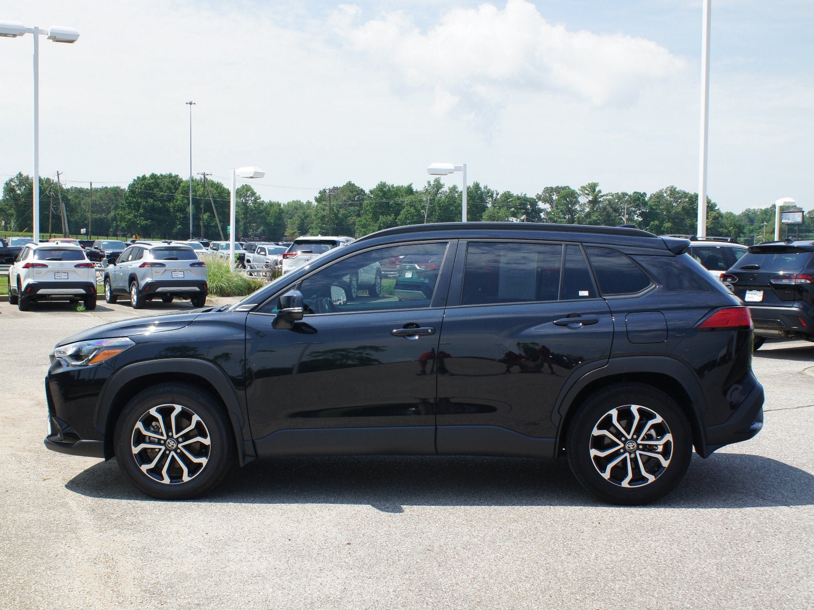 Used 2023 Toyota Corolla Cross AWD Hybrid image 11
