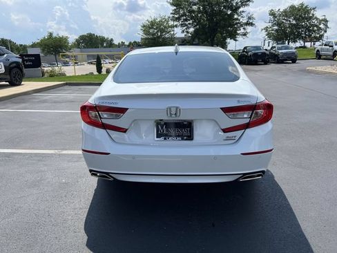 Used 2020 Honda Accord Touring image 4
