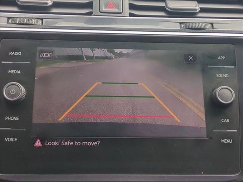 Used 2021 Volkswagen Tiguan SE FWD image 5