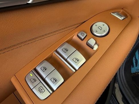 Used 2023 BMW X7 xDrive40i w/ M Sport Package AWD/4WD image 11