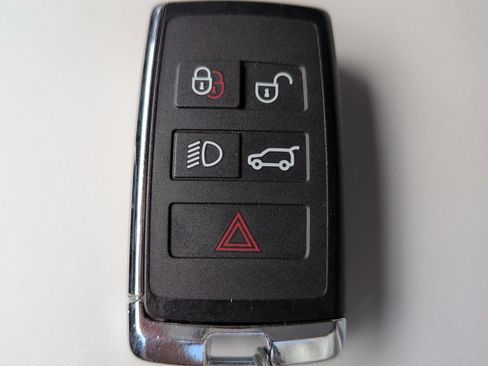 Used 2025 Land Rover Range Rover Sport SE AWD/4WD image 31