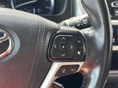 Used 2019 Toyota Highlander Limited FWD image 21
